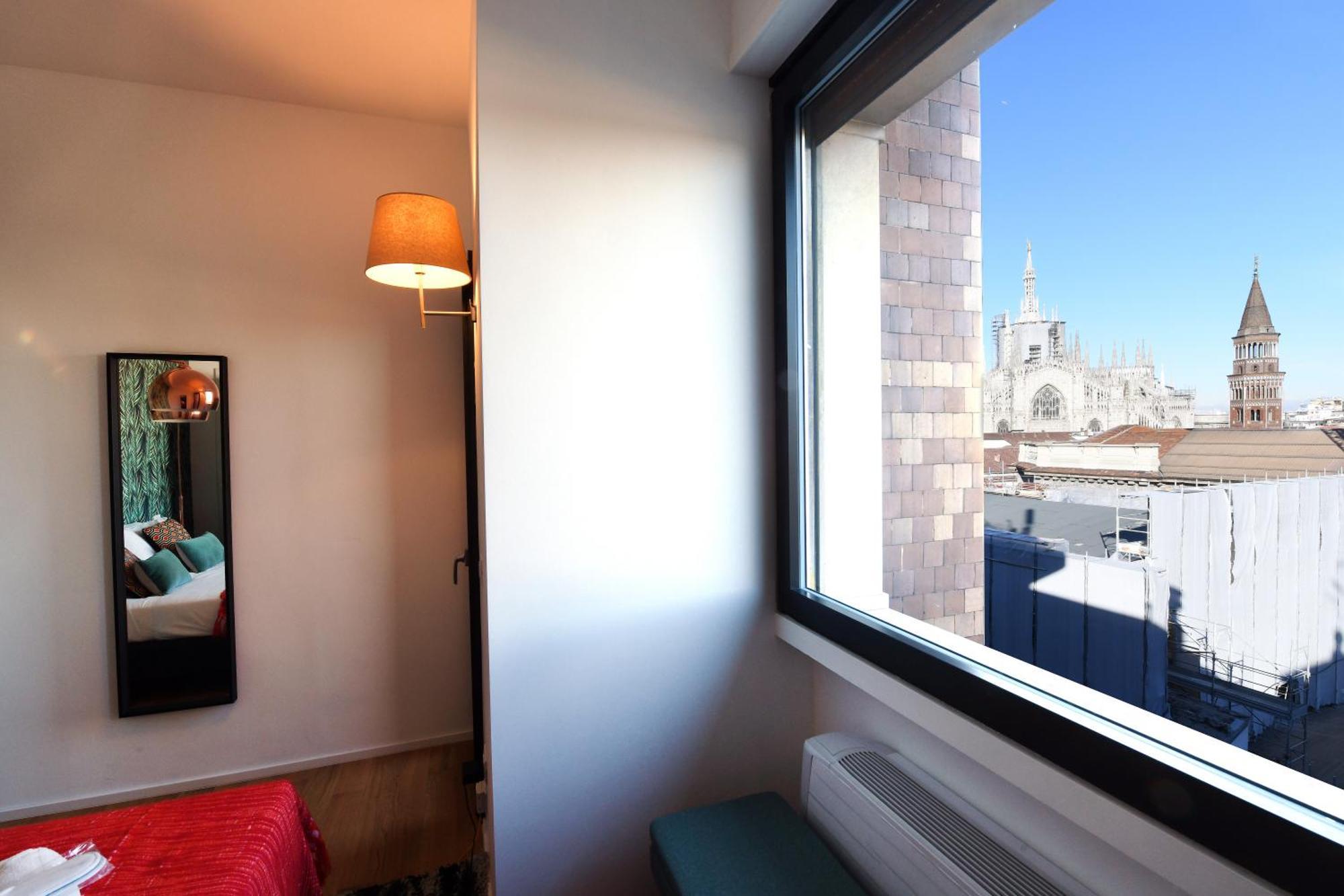 Sweett - Duomo View Apartment Milan Bagian luar foto